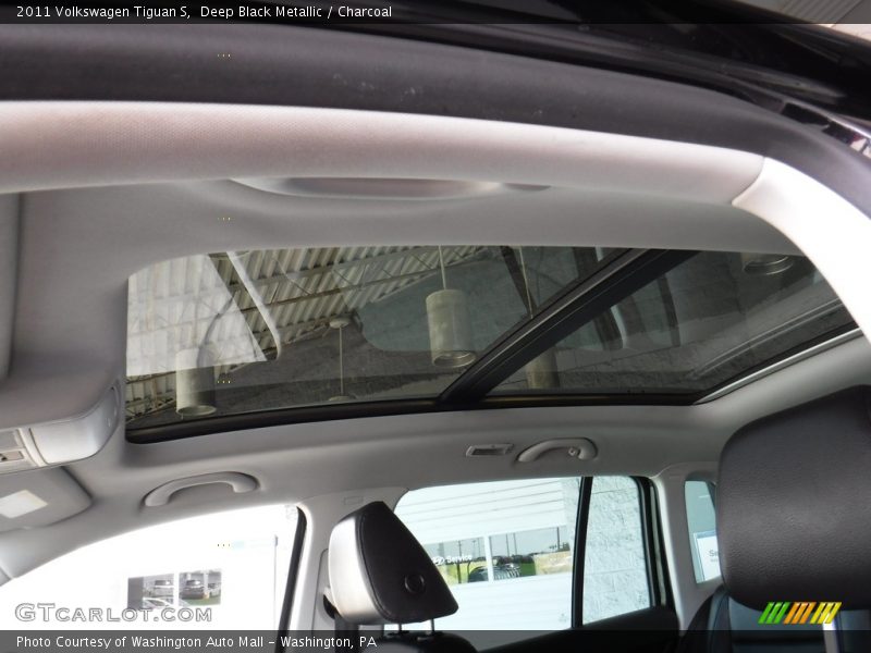 Deep Black Metallic / Charcoal 2011 Volkswagen Tiguan S