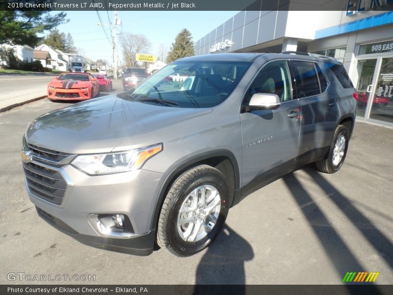 Pepperdust Metallic / Jet Black 2018 Chevrolet Traverse LT AWD