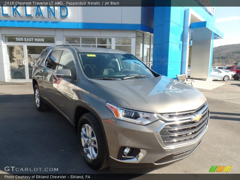 Pepperdust Metallic / Jet Black 2018 Chevrolet Traverse LT AWD