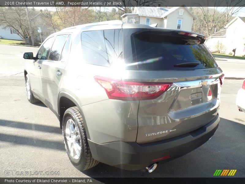 Pepperdust Metallic / Jet Black 2018 Chevrolet Traverse LT AWD