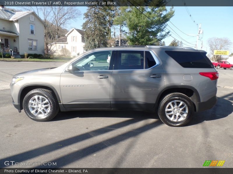 Pepperdust Metallic / Jet Black 2018 Chevrolet Traverse LT AWD