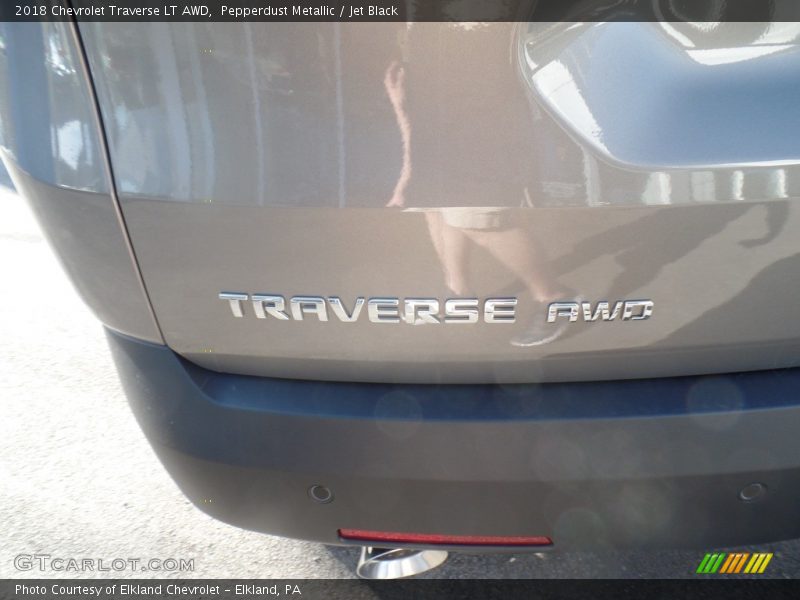 Pepperdust Metallic / Jet Black 2018 Chevrolet Traverse LT AWD