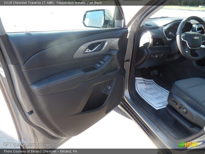 Pepperdust Metallic / Jet Black 2018 Chevrolet Traverse LT AWD