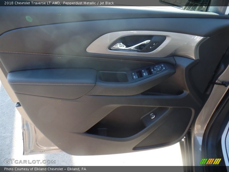 Pepperdust Metallic / Jet Black 2018 Chevrolet Traverse LT AWD