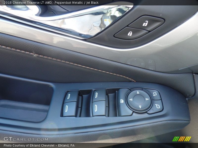 Pepperdust Metallic / Jet Black 2018 Chevrolet Traverse LT AWD