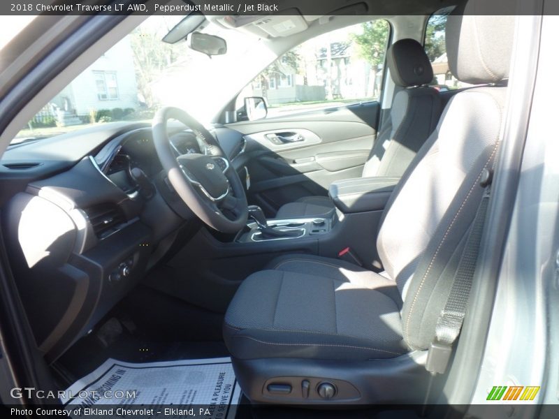 Pepperdust Metallic / Jet Black 2018 Chevrolet Traverse LT AWD