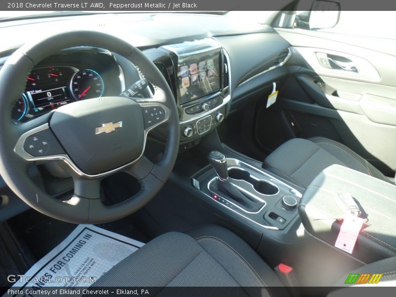Pepperdust Metallic / Jet Black 2018 Chevrolet Traverse LT AWD