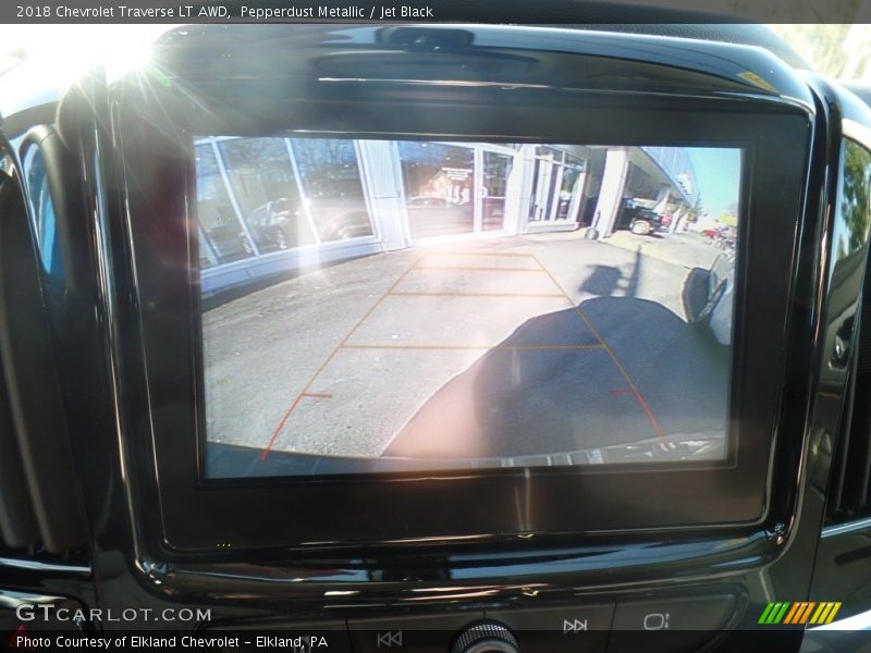 Pepperdust Metallic / Jet Black 2018 Chevrolet Traverse LT AWD
