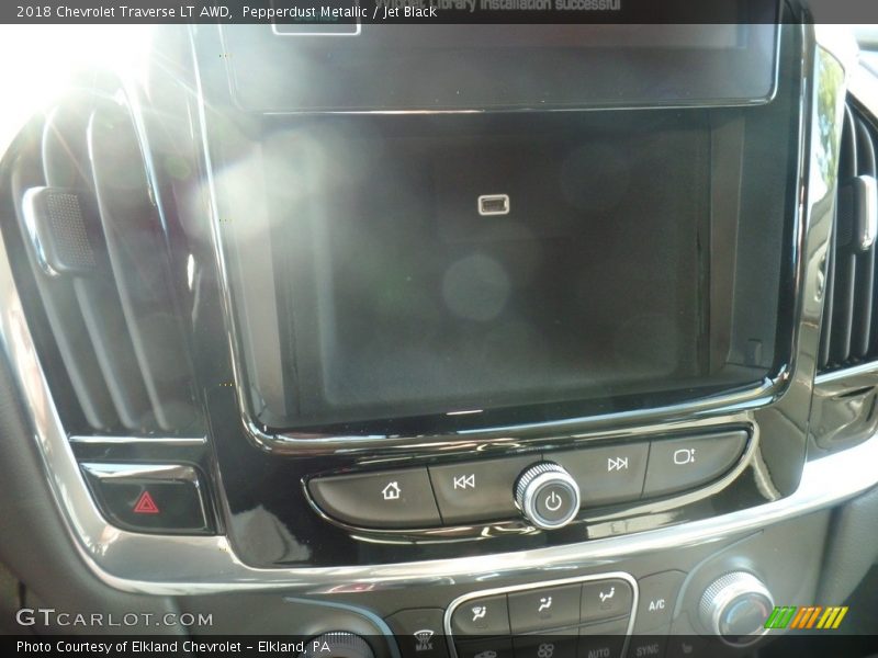 Pepperdust Metallic / Jet Black 2018 Chevrolet Traverse LT AWD