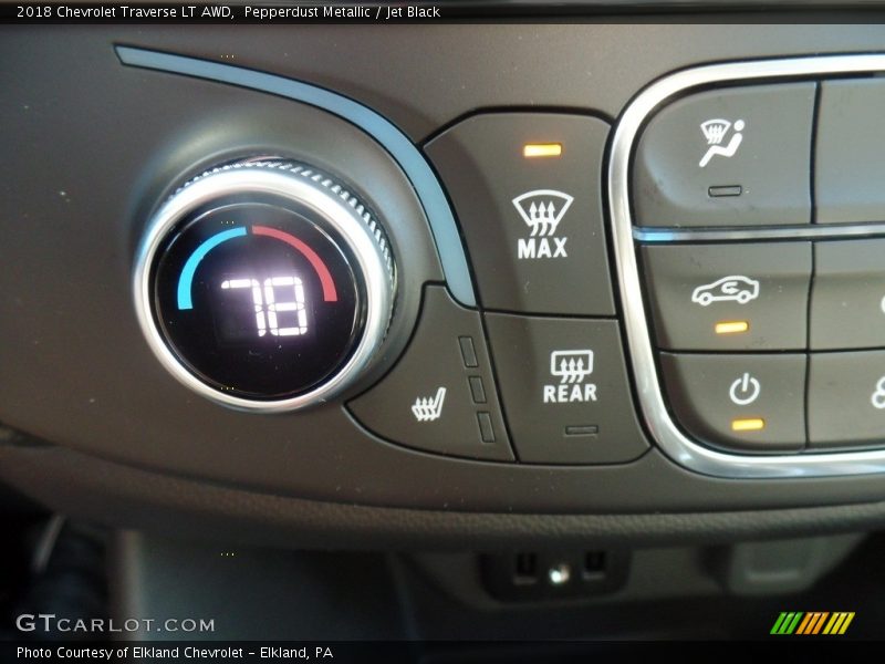 Pepperdust Metallic / Jet Black 2018 Chevrolet Traverse LT AWD