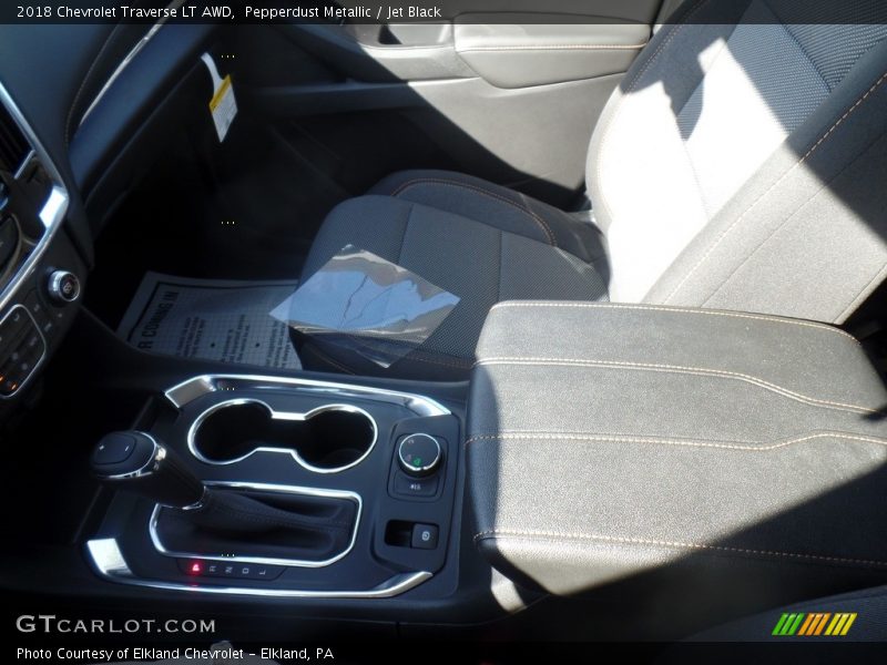 Pepperdust Metallic / Jet Black 2018 Chevrolet Traverse LT AWD