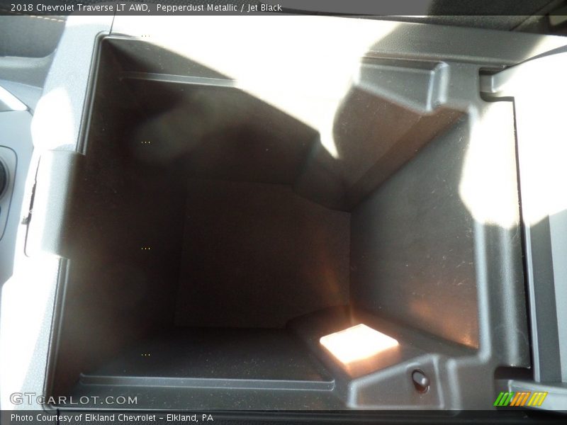 Pepperdust Metallic / Jet Black 2018 Chevrolet Traverse LT AWD