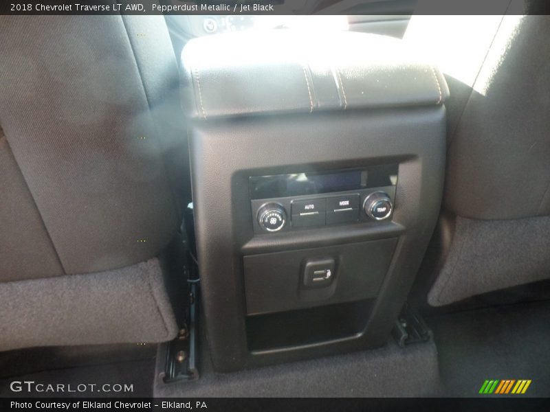 Pepperdust Metallic / Jet Black 2018 Chevrolet Traverse LT AWD