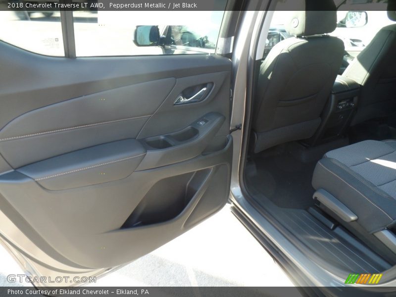 Pepperdust Metallic / Jet Black 2018 Chevrolet Traverse LT AWD