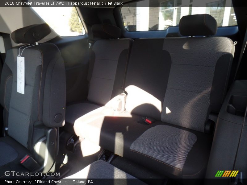 Pepperdust Metallic / Jet Black 2018 Chevrolet Traverse LT AWD
