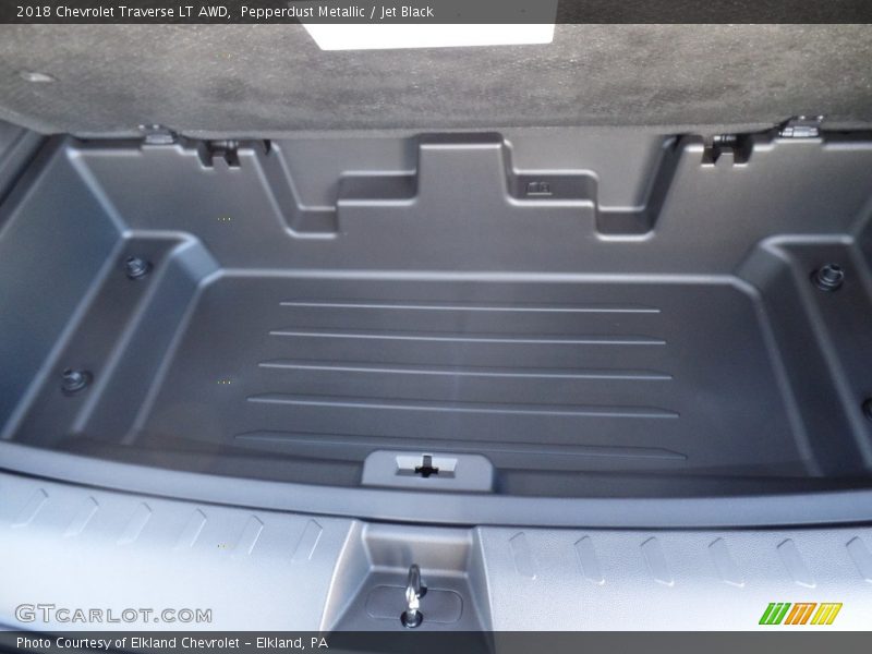 Pepperdust Metallic / Jet Black 2018 Chevrolet Traverse LT AWD