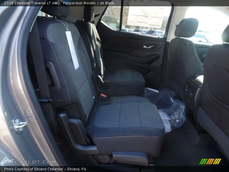 Pepperdust Metallic / Jet Black 2018 Chevrolet Traverse LT AWD