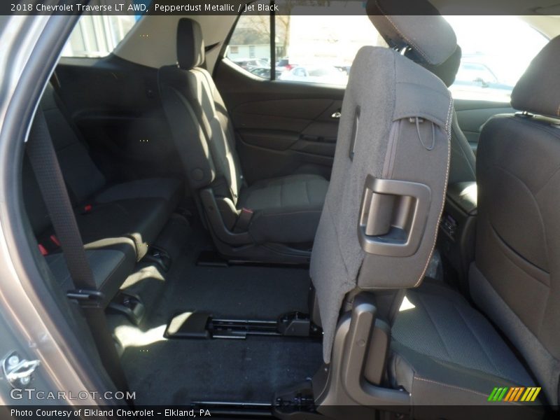 Pepperdust Metallic / Jet Black 2018 Chevrolet Traverse LT AWD