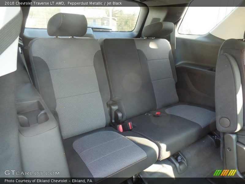 Pepperdust Metallic / Jet Black 2018 Chevrolet Traverse LT AWD