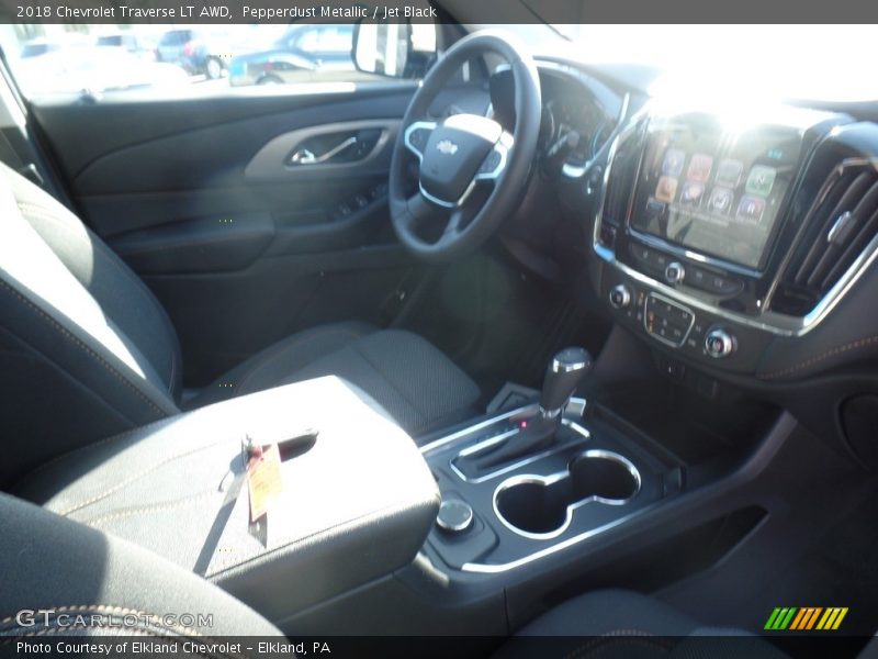 Pepperdust Metallic / Jet Black 2018 Chevrolet Traverse LT AWD