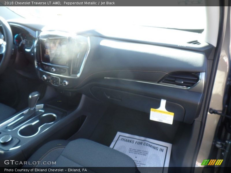 Pepperdust Metallic / Jet Black 2018 Chevrolet Traverse LT AWD