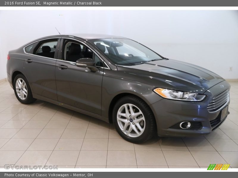 Magnetic Metallic / Charcoal Black 2016 Ford Fusion SE