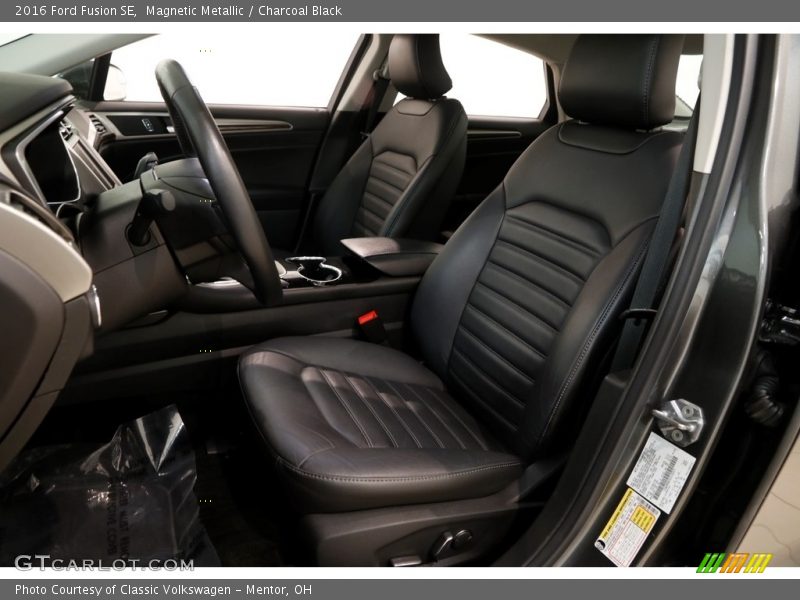 Magnetic Metallic / Charcoal Black 2016 Ford Fusion SE