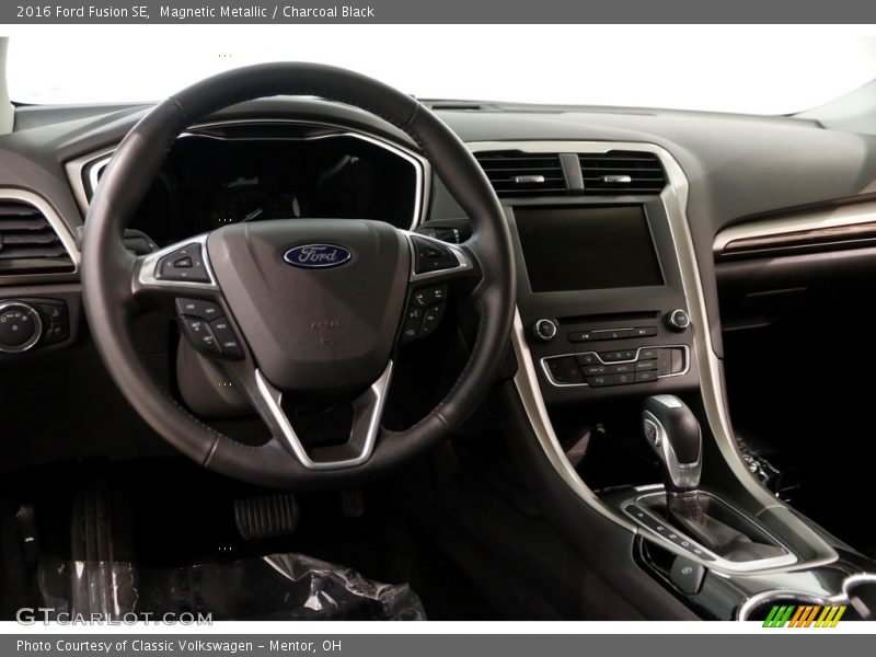 Magnetic Metallic / Charcoal Black 2016 Ford Fusion SE