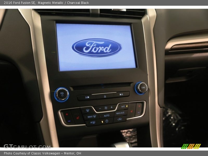 Magnetic Metallic / Charcoal Black 2016 Ford Fusion SE