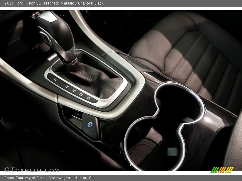 Magnetic Metallic / Charcoal Black 2016 Ford Fusion SE