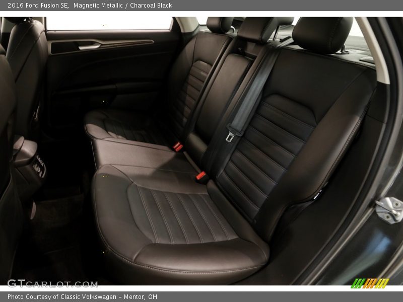 Magnetic Metallic / Charcoal Black 2016 Ford Fusion SE