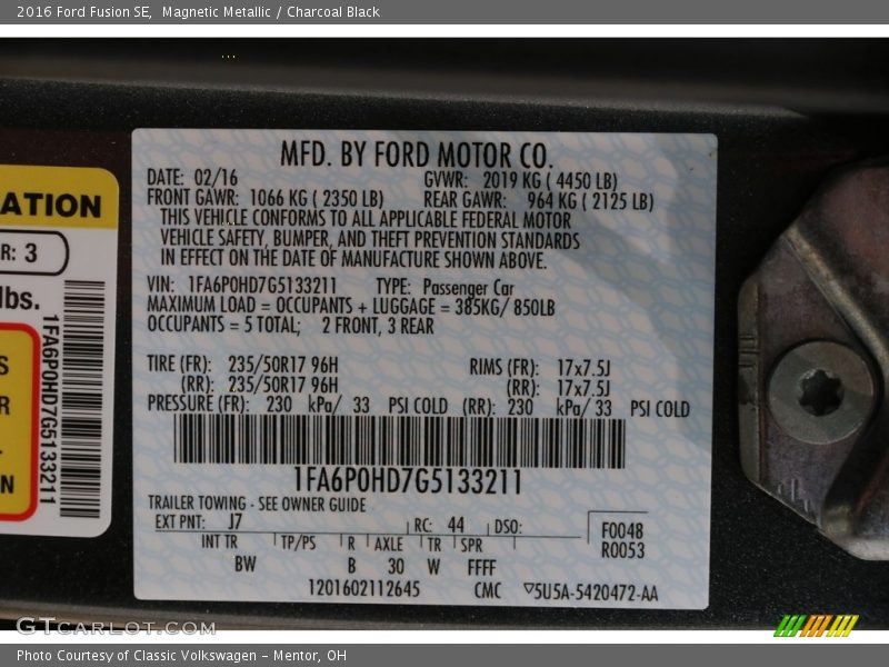 Magnetic Metallic / Charcoal Black 2016 Ford Fusion SE