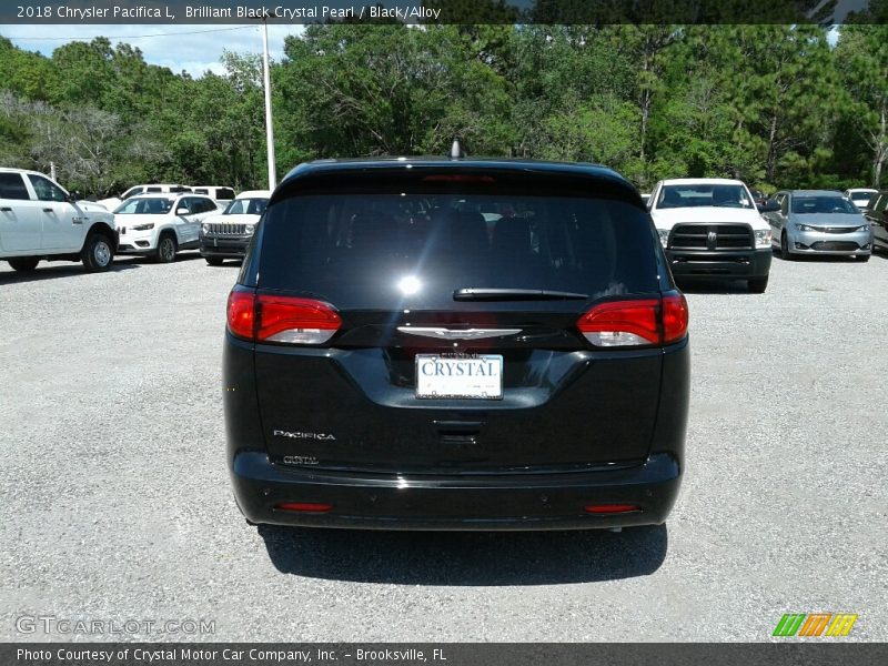 Brilliant Black Crystal Pearl / Black/Alloy 2018 Chrysler Pacifica L