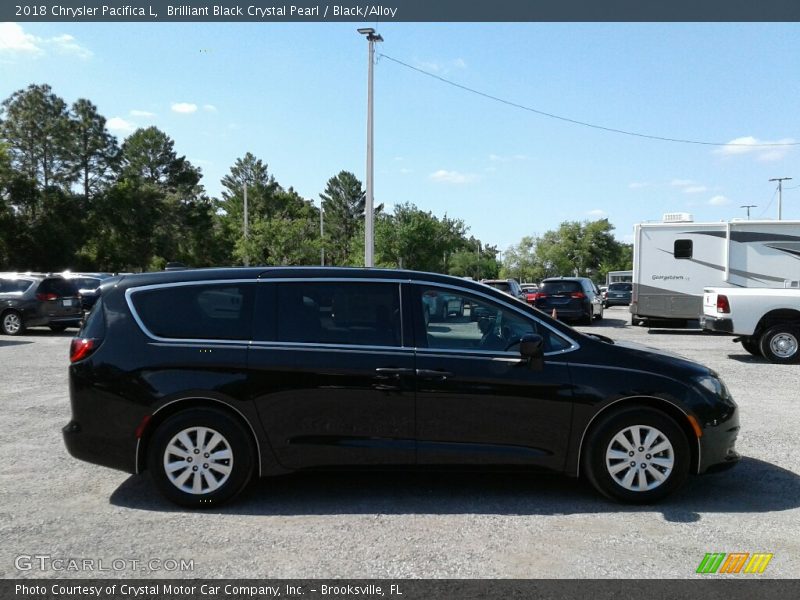 Brilliant Black Crystal Pearl / Black/Alloy 2018 Chrysler Pacifica L