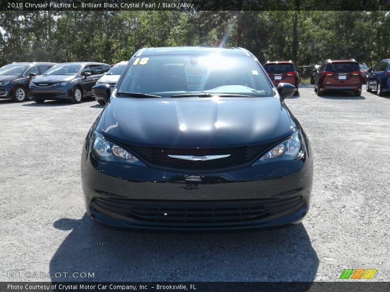 Brilliant Black Crystal Pearl / Black/Alloy 2018 Chrysler Pacifica L
