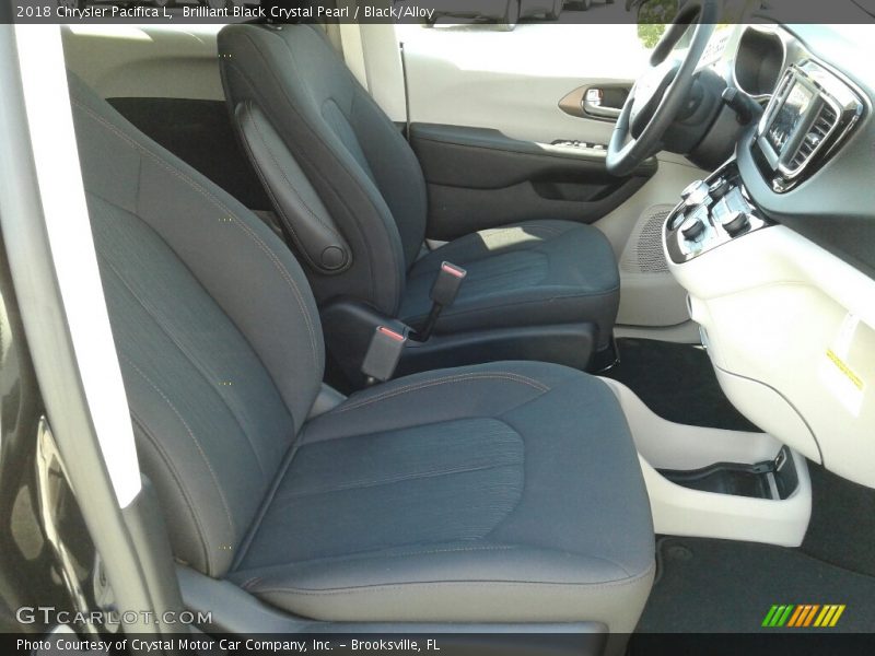 Brilliant Black Crystal Pearl / Black/Alloy 2018 Chrysler Pacifica L