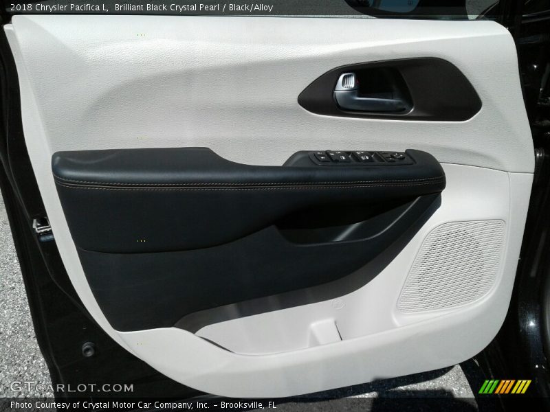 Brilliant Black Crystal Pearl / Black/Alloy 2018 Chrysler Pacifica L