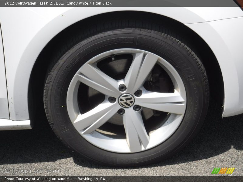 Candy White / Titan Black 2012 Volkswagen Passat 2.5L SE