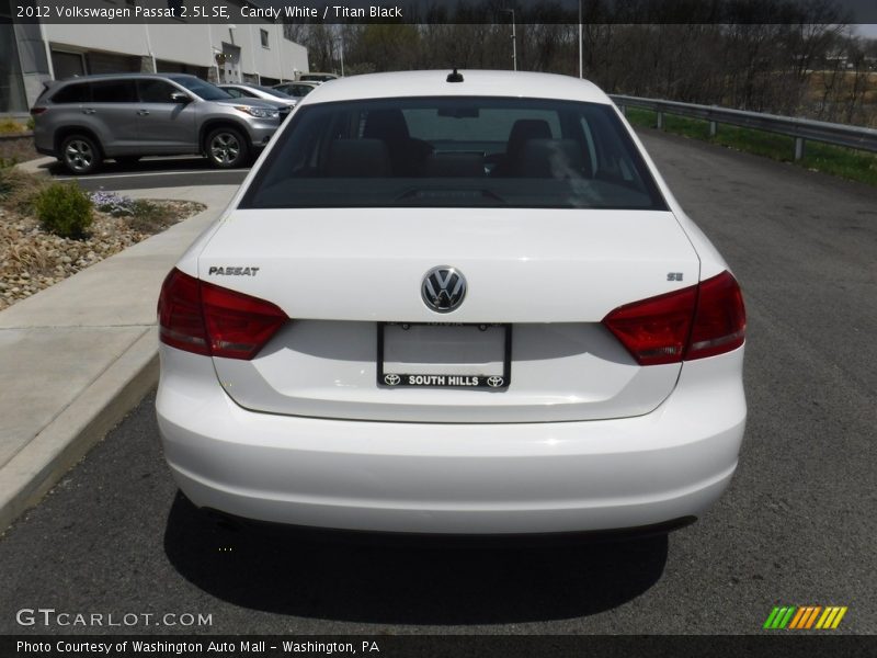 Candy White / Titan Black 2012 Volkswagen Passat 2.5L SE