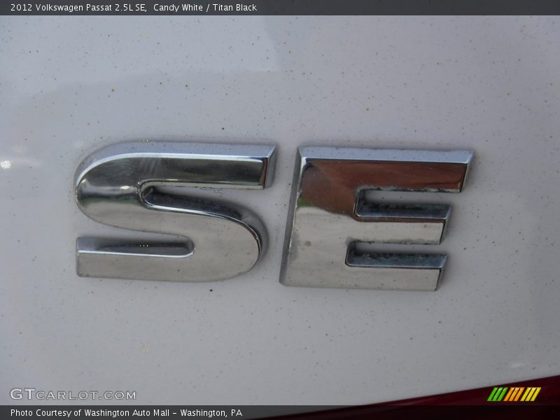 Candy White / Titan Black 2012 Volkswagen Passat 2.5L SE