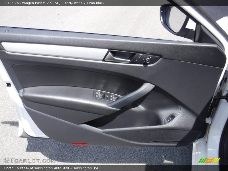 Candy White / Titan Black 2012 Volkswagen Passat 2.5L SE
