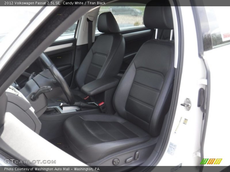 Candy White / Titan Black 2012 Volkswagen Passat 2.5L SE
