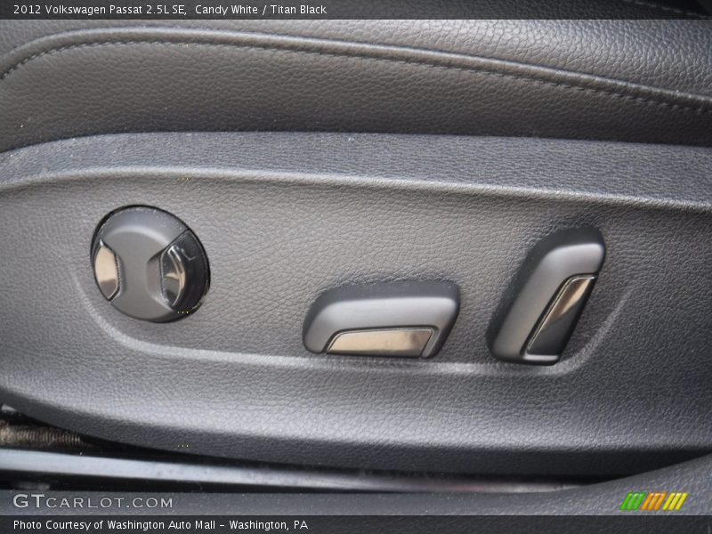 Candy White / Titan Black 2012 Volkswagen Passat 2.5L SE