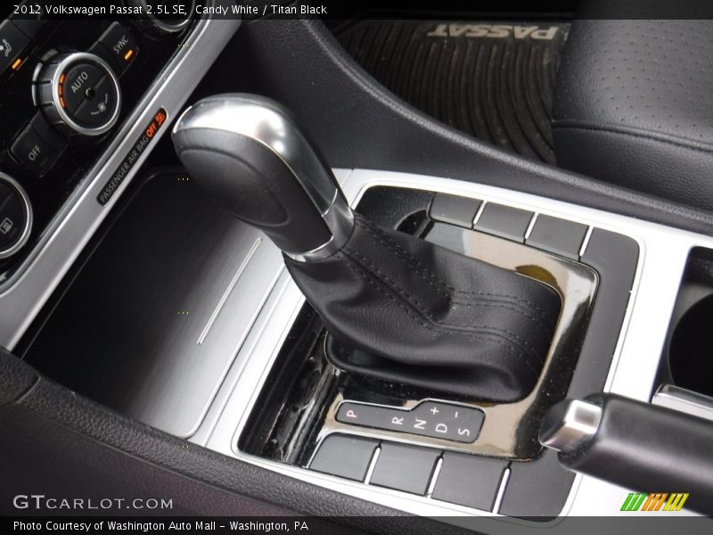 Candy White / Titan Black 2012 Volkswagen Passat 2.5L SE