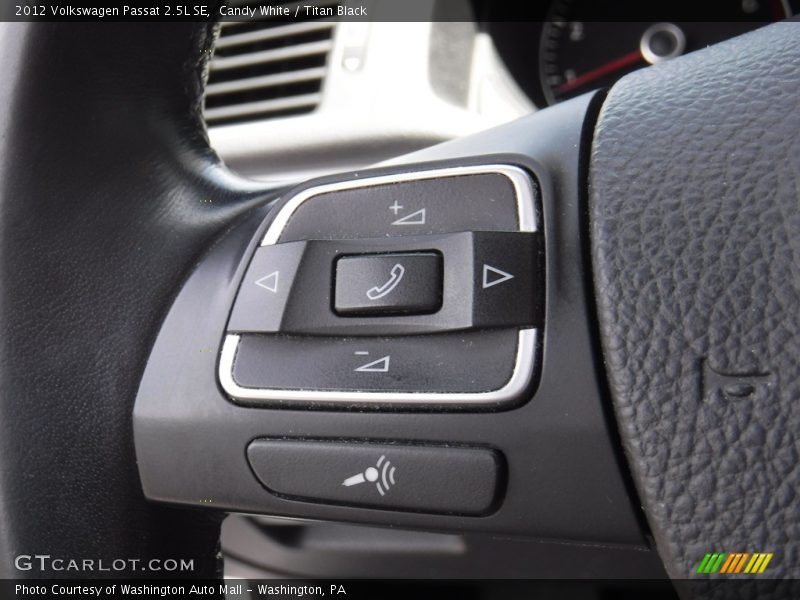 Candy White / Titan Black 2012 Volkswagen Passat 2.5L SE