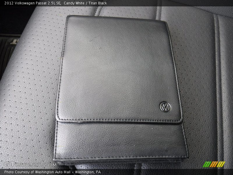 Candy White / Titan Black 2012 Volkswagen Passat 2.5L SE