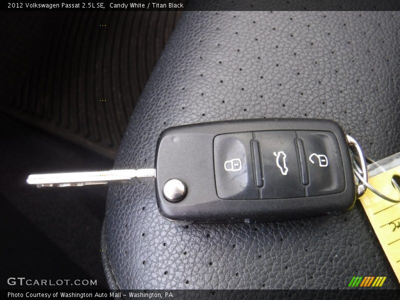 Candy White / Titan Black 2012 Volkswagen Passat 2.5L SE