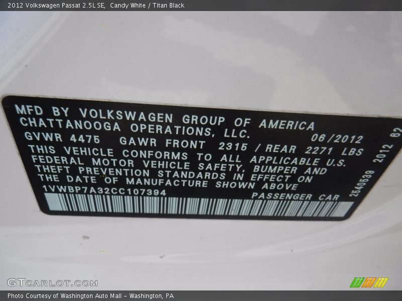 Candy White / Titan Black 2012 Volkswagen Passat 2.5L SE