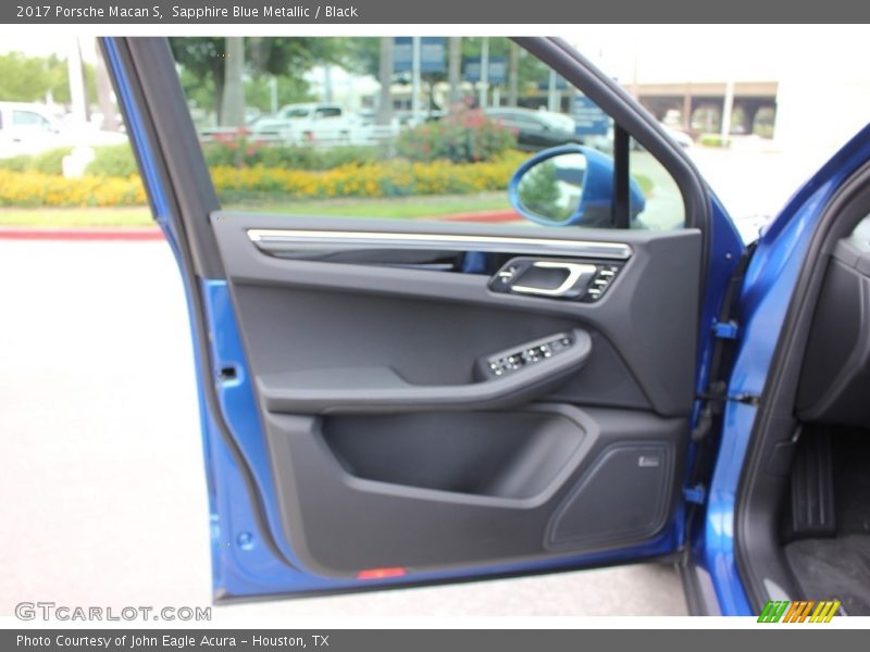 Sapphire Blue Metallic / Black 2017 Porsche Macan S