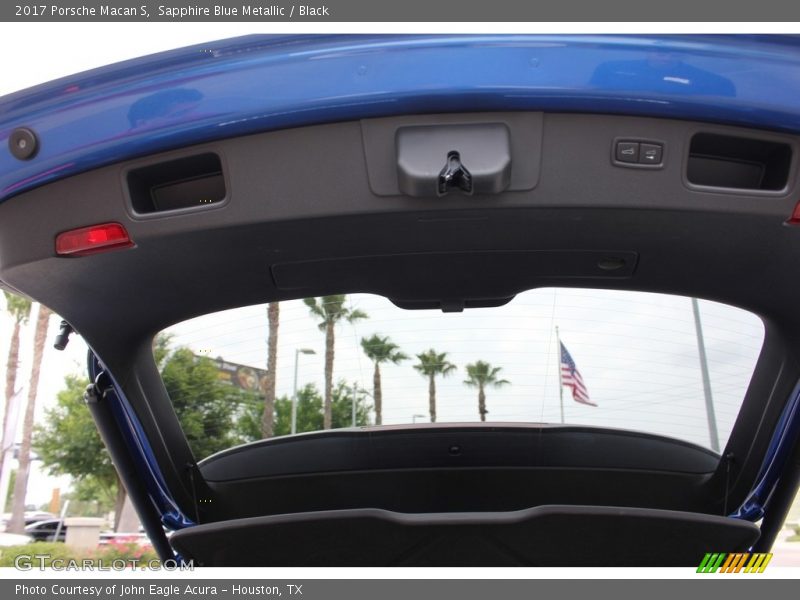 Sapphire Blue Metallic / Black 2017 Porsche Macan S